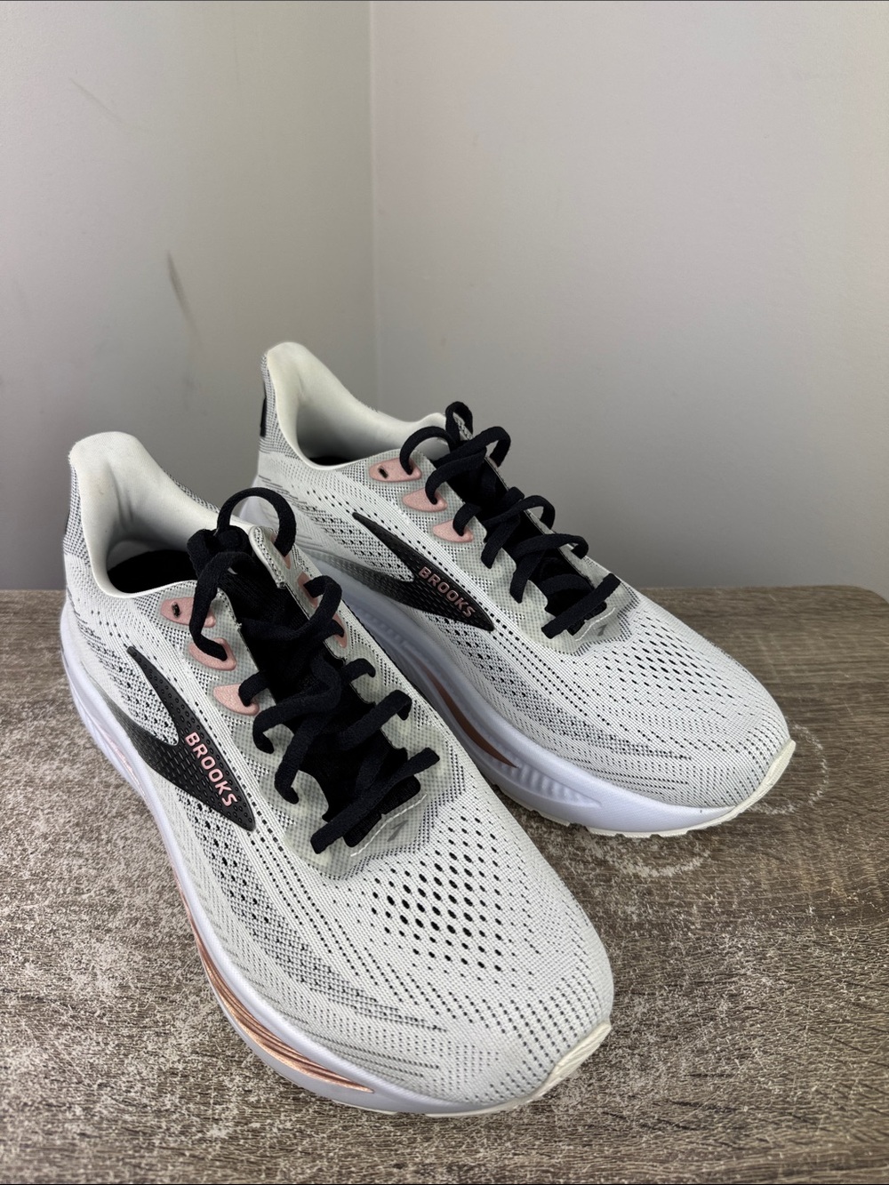 Brooks ghost 17 womens rose gold black size 10.5 running gym walking shoe - Picture 2 of 7